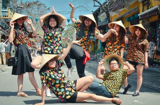 Cá tính và khác biệt với áo nhóm đi biển hoa quả 2